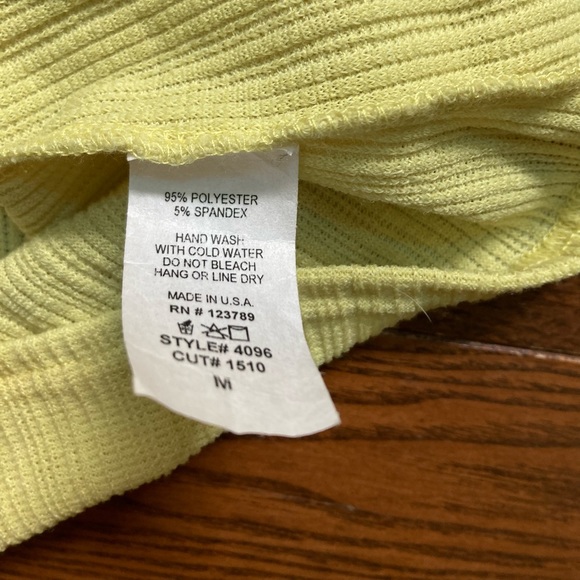 NWOT! Little Mountain Vancouver cropped puff sleeve top - Picture 5 of 6